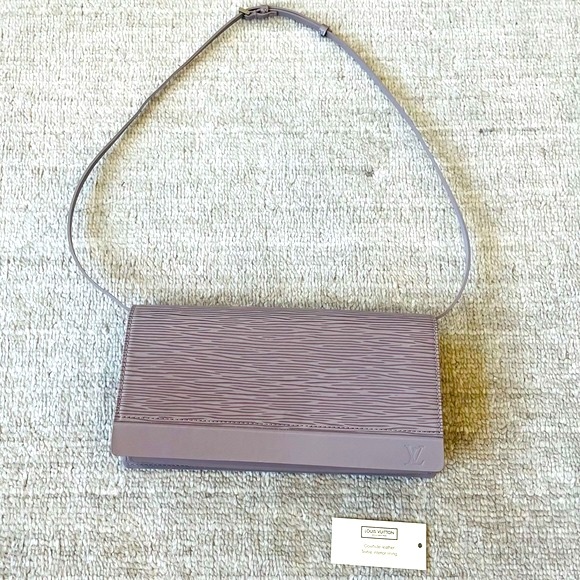 Louis Vuitton Lilac Epi Honfleur Clutch - Picture 9 of 11